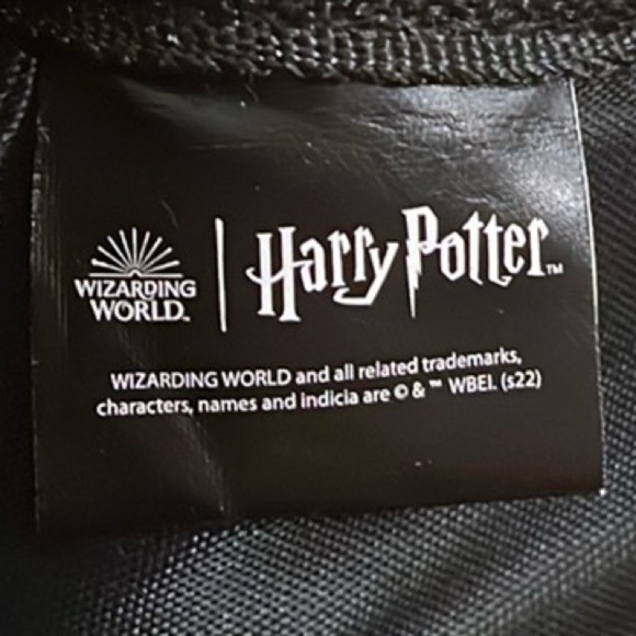 Harry Potter Marion Hogwarts Gryffindor Crossbody Purse - Picture 10 of 10